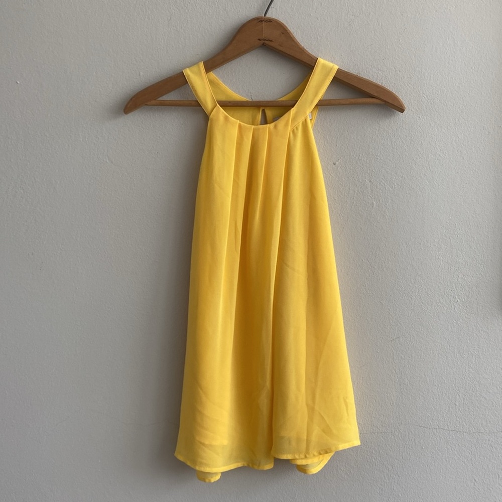 Bright yellow top!